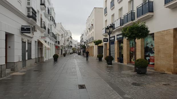 Amenazan con multar por sacar a pasear al perro