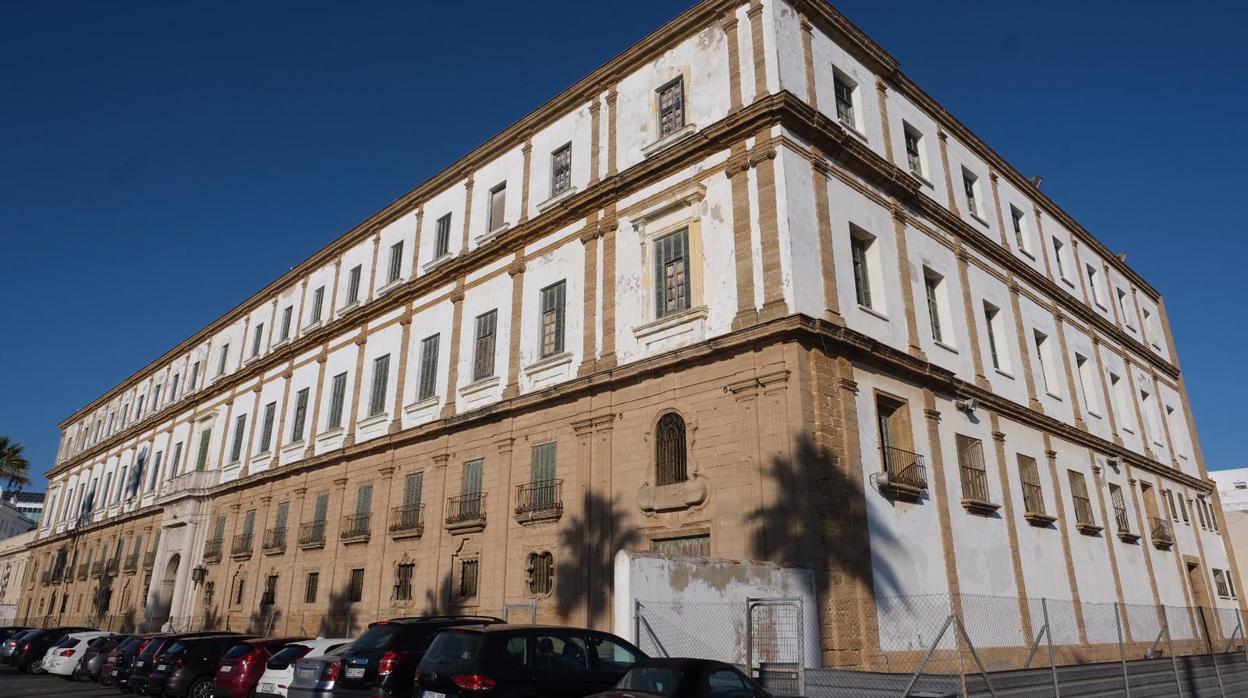 El edificio Valcárcel se convertirá en una facultad de Ciencias de la Educación.