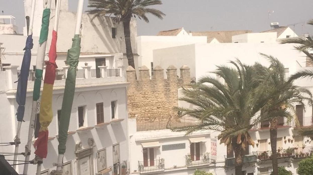 Vejer ondea las banderas a media asta en recuerdo de las víctimas del coronavirus