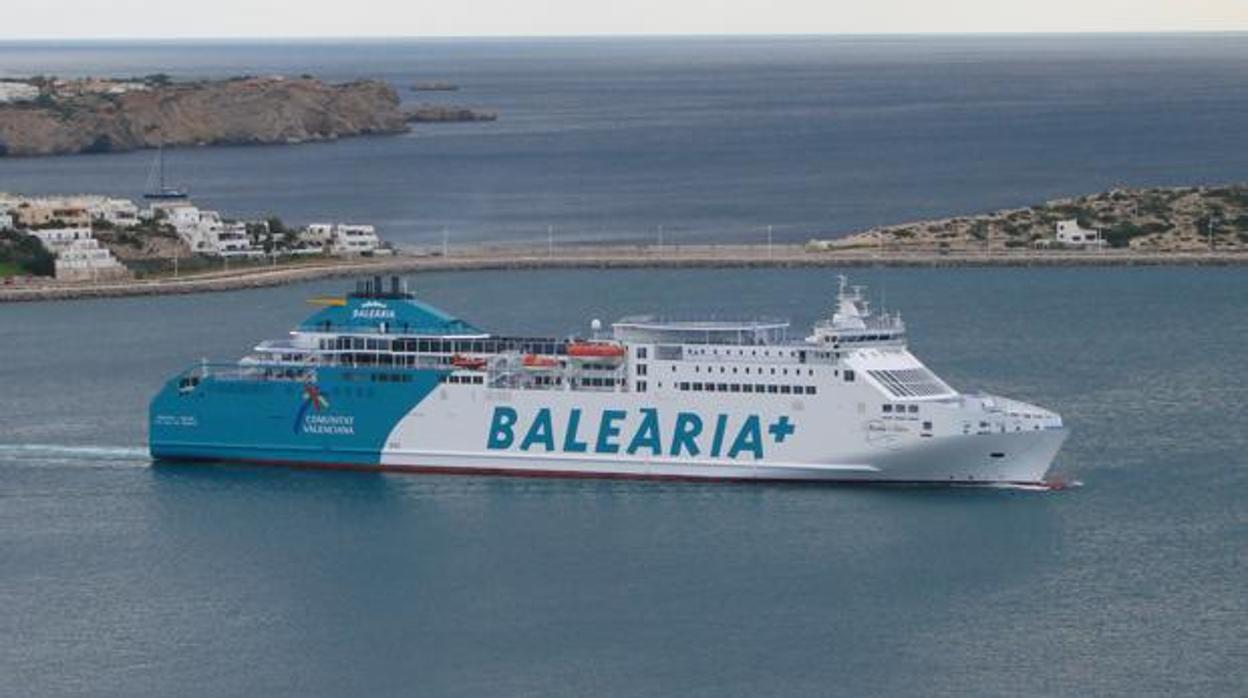 Reanudado el tráfico marítimo en el Estrecho al amainar el temporal de viento