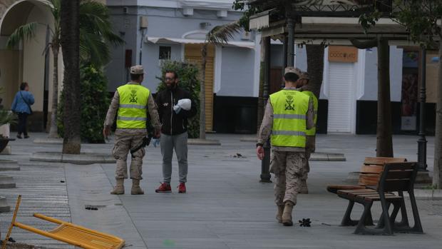 La Infantería de Marina ya patrulla en San Fernando, Arcos, Jerez, Paterna y Prado del Rey