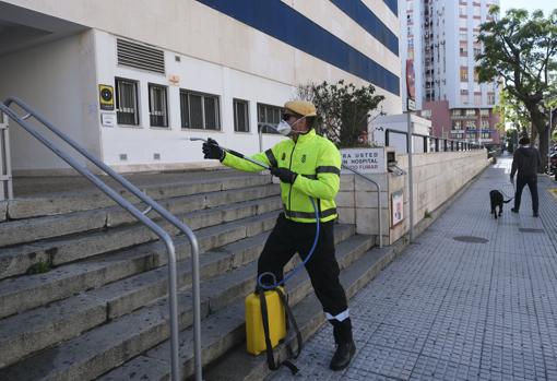 La provincia de Cádiz se acerca a los 200 positivos por Covid-19 y los contagios crecen en 44 casos en un día