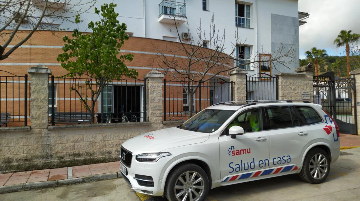 La entrada a la residencia de ancianos de Alcalá del Valle, esta mañana.