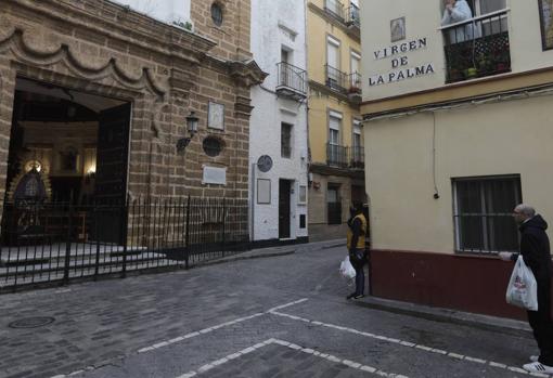 Rosario a la Virgen de La Palma para pedir por los enfermos