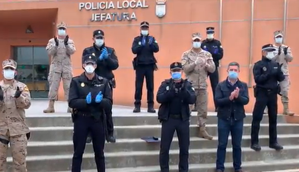 Vídeo: El emotivo aplauso con el que la Armada anima a la población a quedarse en casa