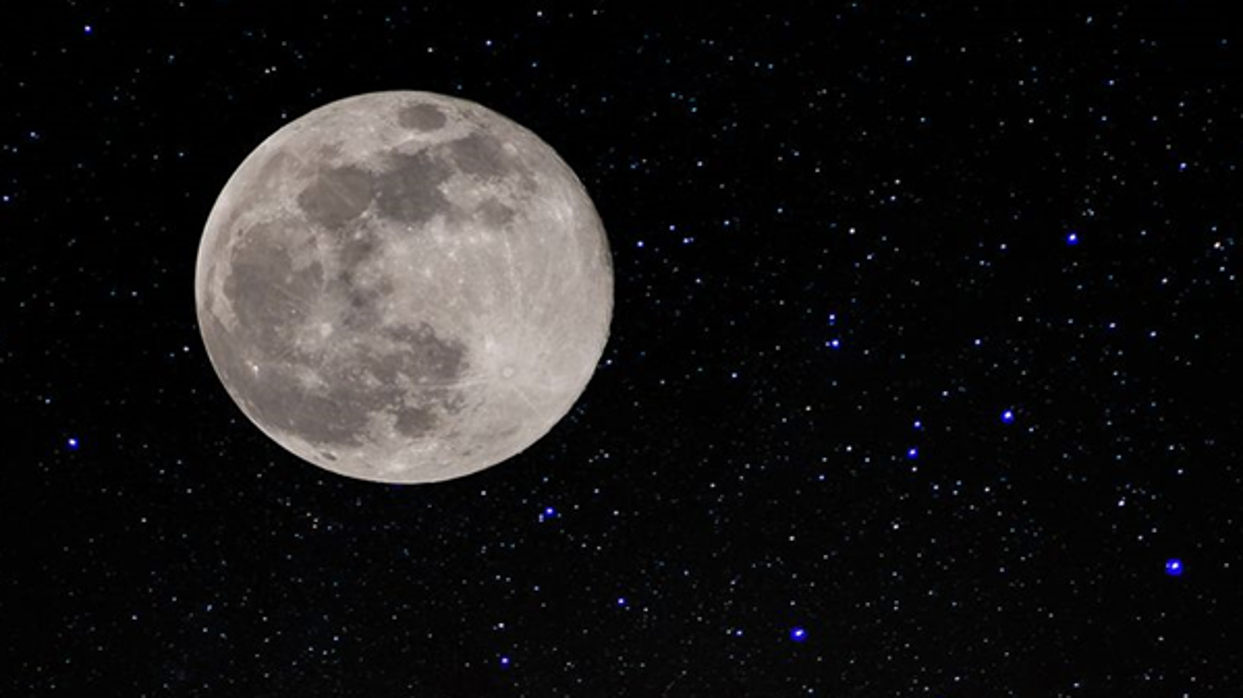 La menor contaminación permitirá ver con mayor claridad la Superluna rosa y la lluvia de estrellas