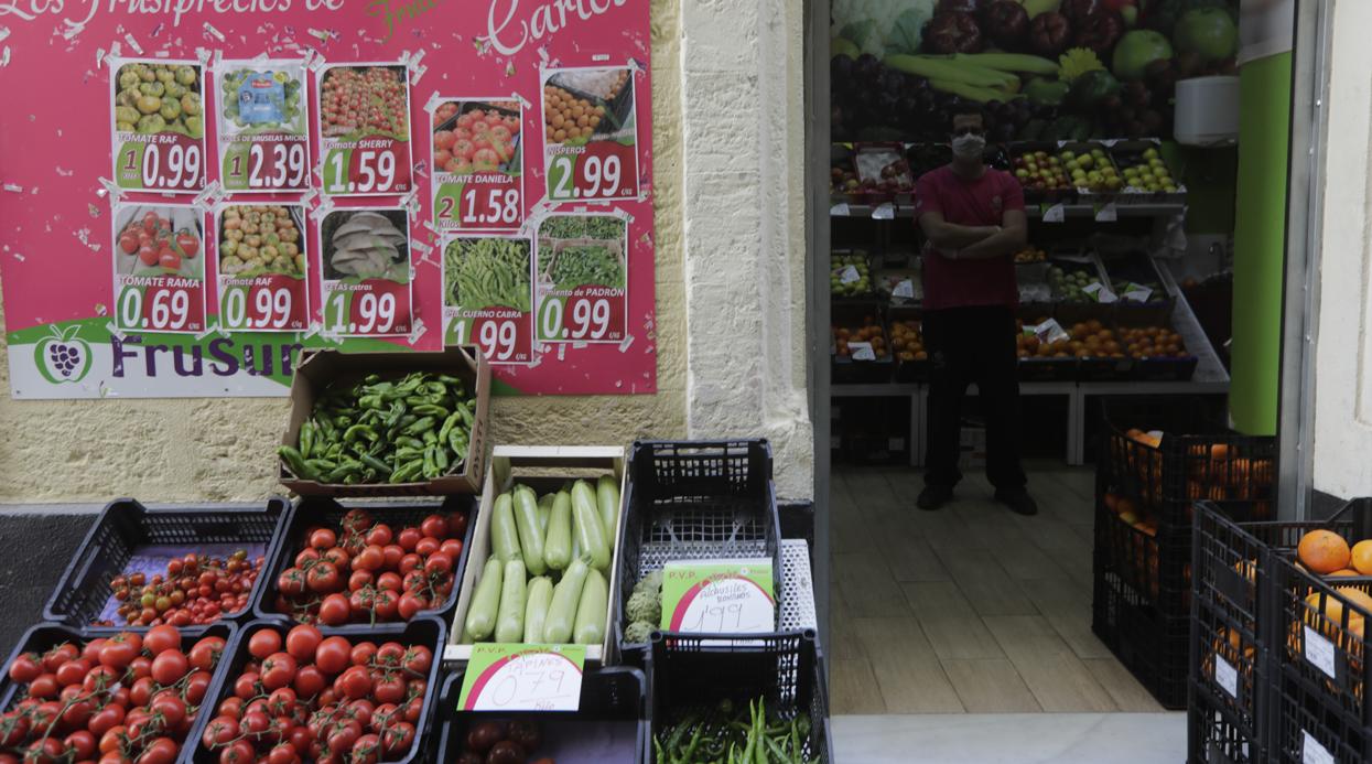 Los comercios de alimentación y primera necesidad pueden abrir Jueves y Viernes Santo