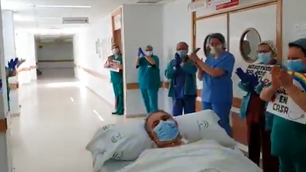 Vídeo: Un roteño sale de la UCI de Puerto Real tras 18 días ingresado por coronavirus