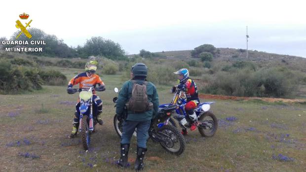 Montan un circuito de motocross en Alcalá en pleno estado de alarma por la pandemia