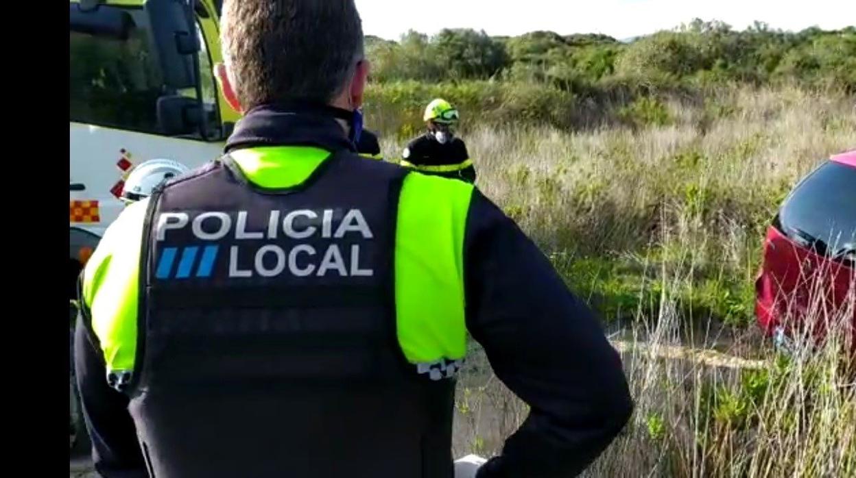 Retirada una persona con domicilio en Toledo que había acampado en una playa de Algeciras