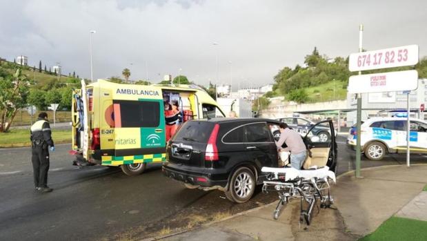 Una mujer da a luz en su coche en el polígono El Manchón de Tomares