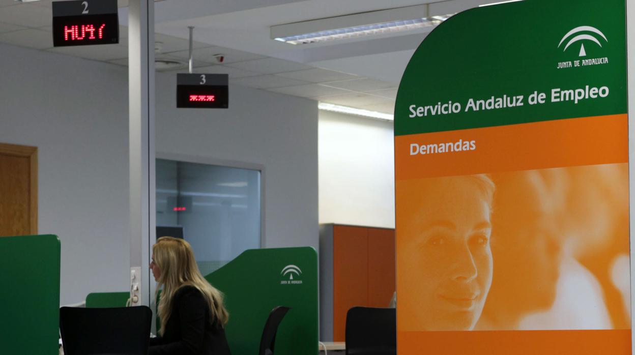 Interior de una oficina del Servicio Andaluz de Empleo