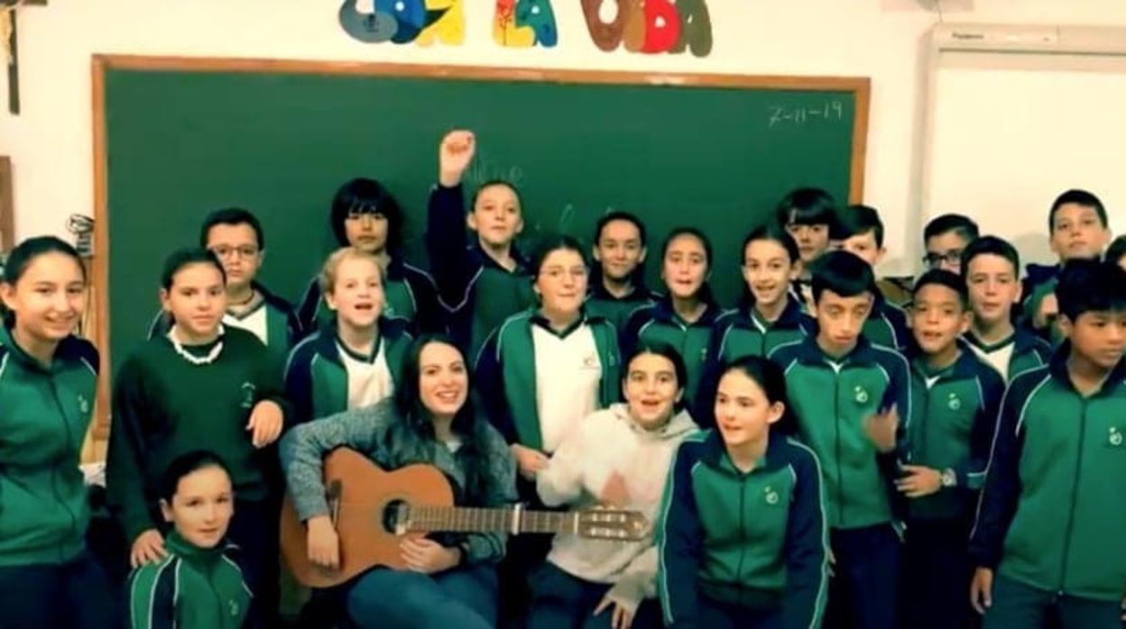 Maribel Albeli con una de las clases antes de que se decretara el aislamiento domiciliario