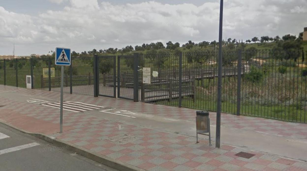 Acceso al parque Olivar del Zaudín