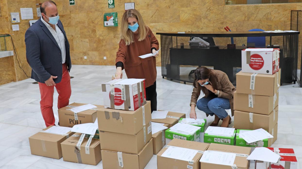 La Junta realiza un nuevo reparto de 14.500 mascarillas para la ayuda a domicilio de Cádiz