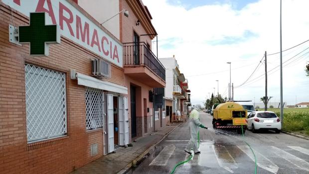 Los grandes municipios de Sevilla activan más de diez millones en planes económicos contra el Covid-19