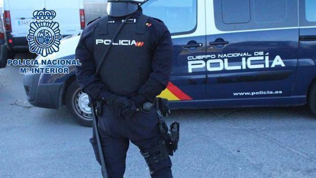 Localizan en Algeciras durante un control policial por Covid-19 a un hombre en búsqueda y captura