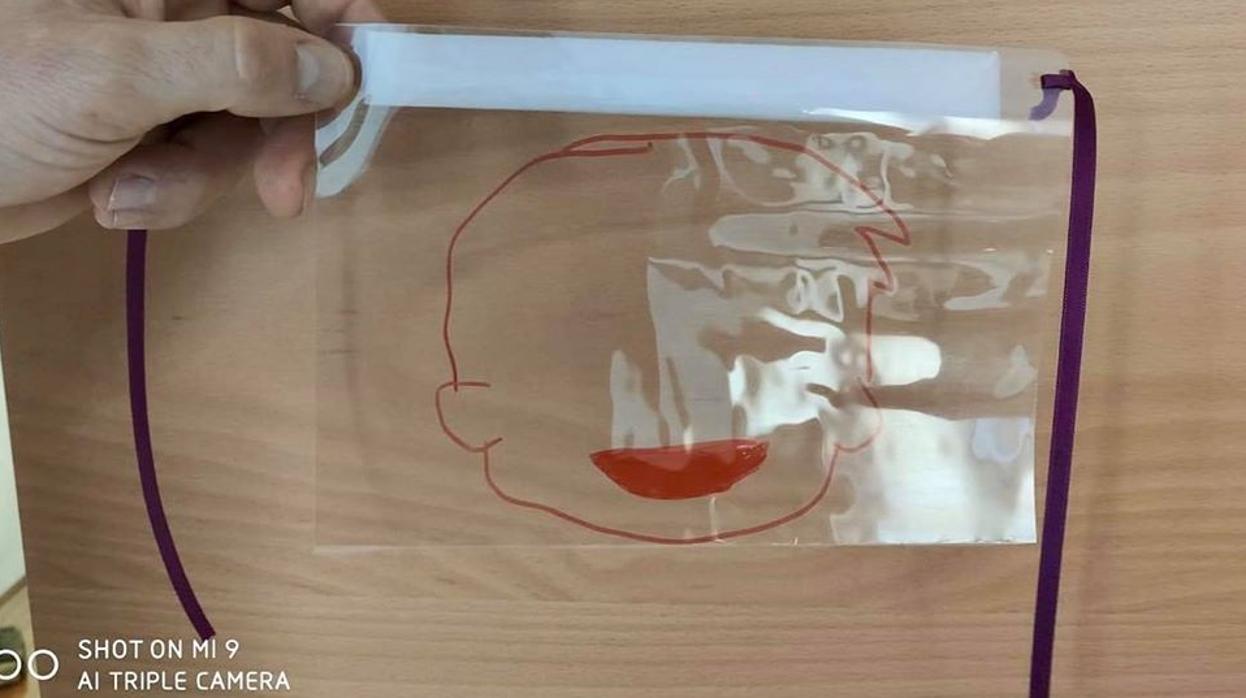 Una maqueta de pantalla infantil que los tapiceros de Pilas están confeccionando estos días