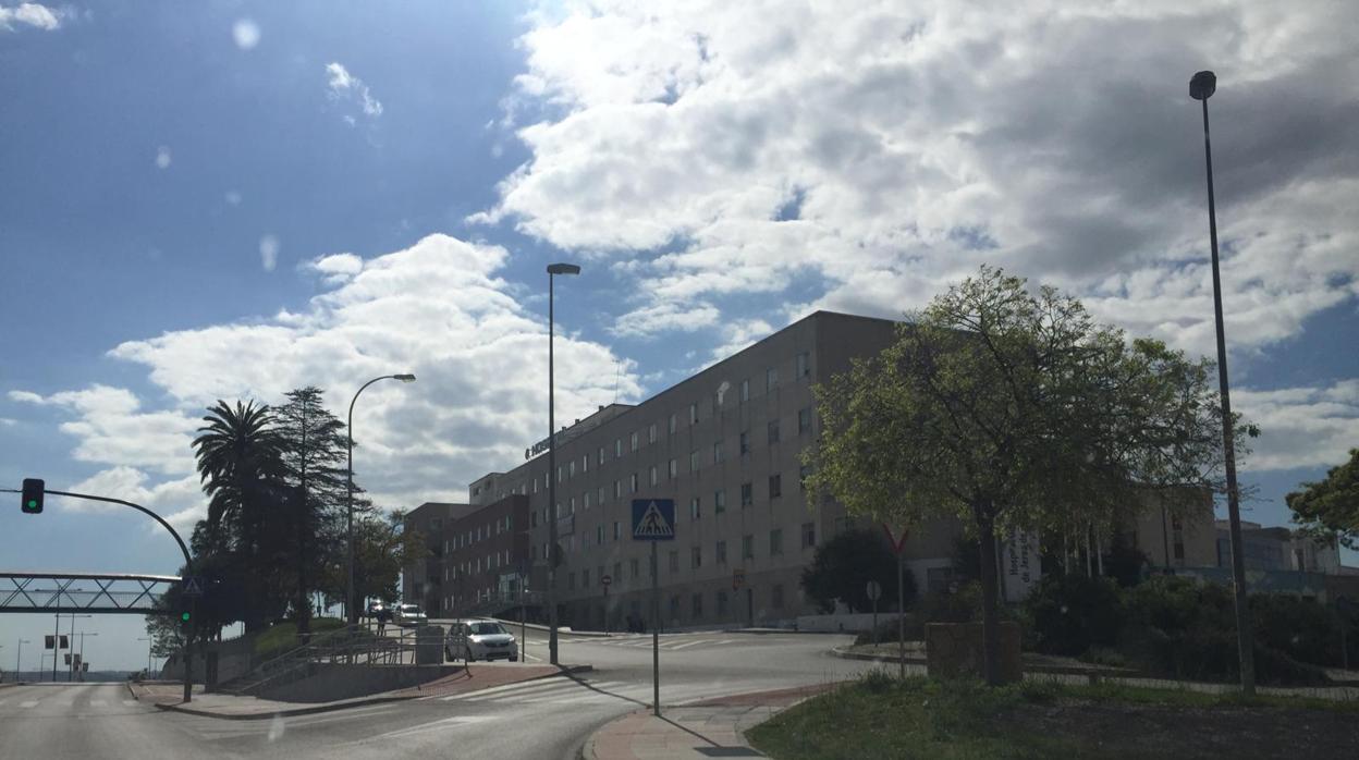 Imagen del hospital de Jerez donde se está a la espera de los test rápìdos