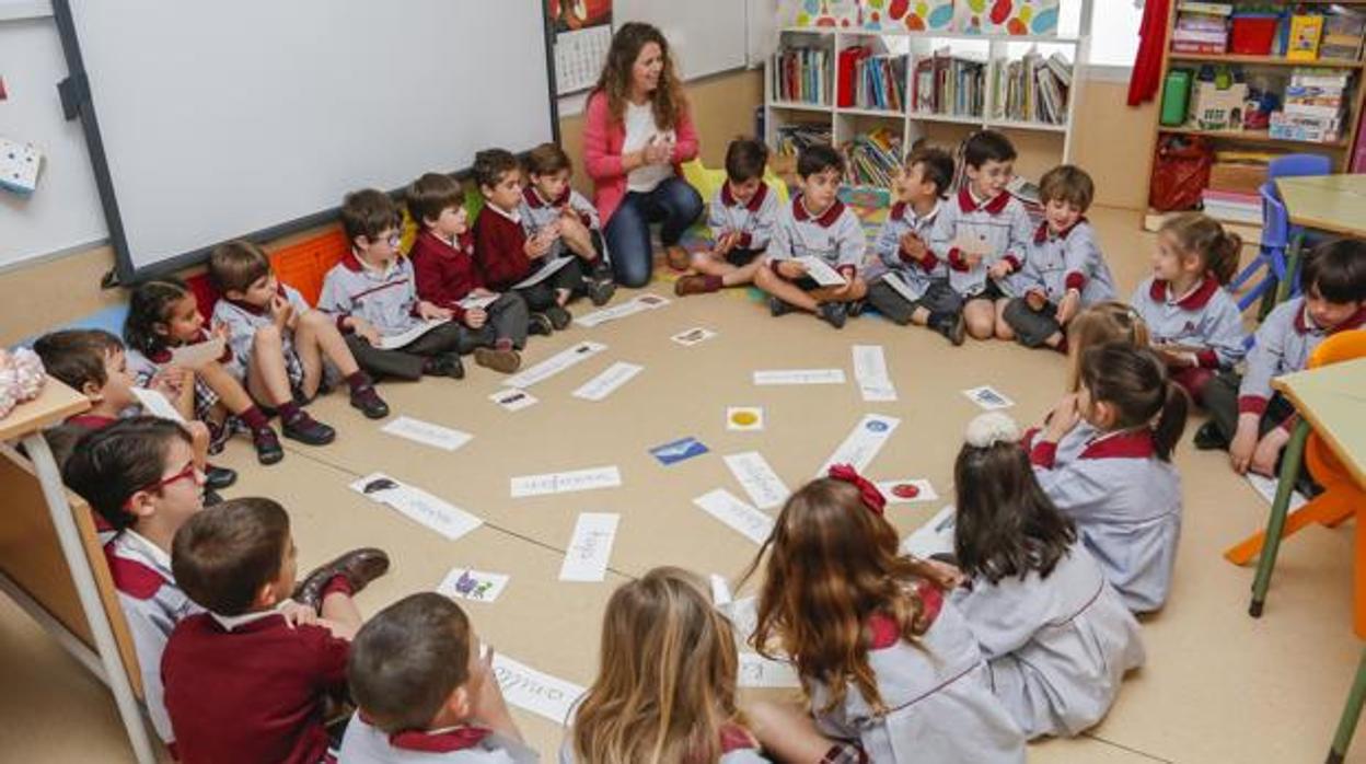 Juan Marín ve muy poco probable que los niños vuelvan al colegio a mediados de mayo