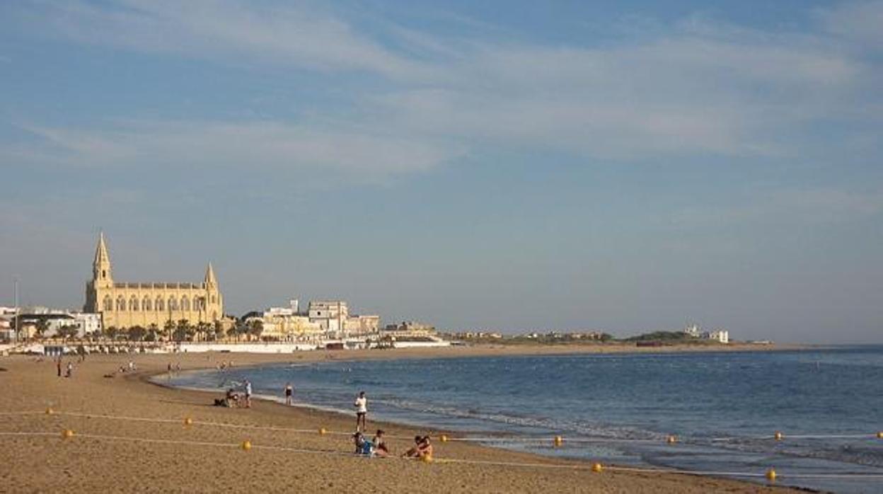 Chipiona permitirá el acceso de los niños a sus playas desde este domingo