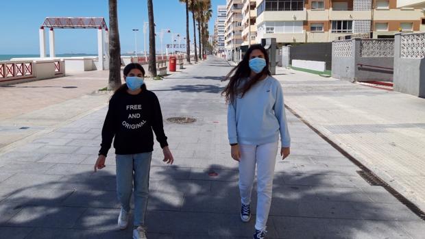 De los Delfines al Hotel Playa Victoria: el primer kilómetro de dos hermanas de Cádiz tras seis semanas de confinamiento