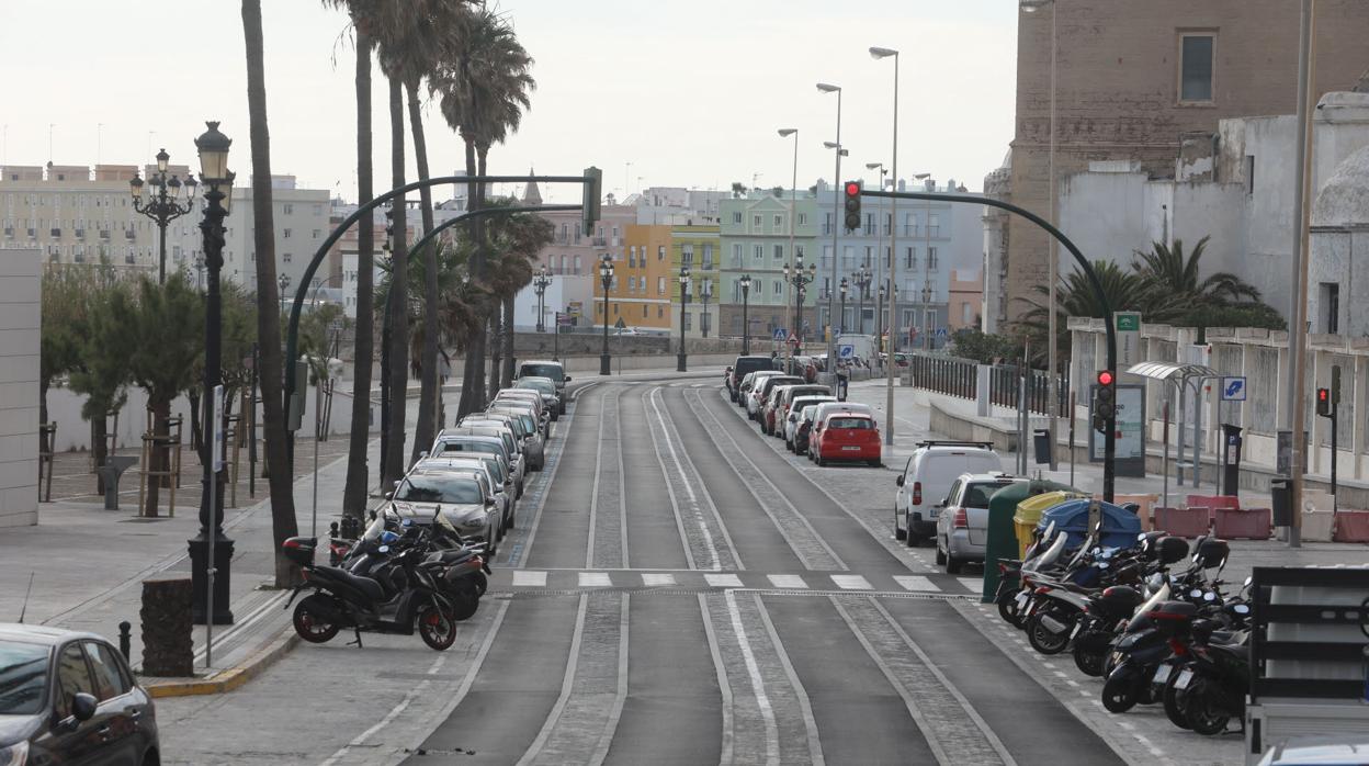 Las calles de Cádiz completamente vacías durante el Estado de Alarma