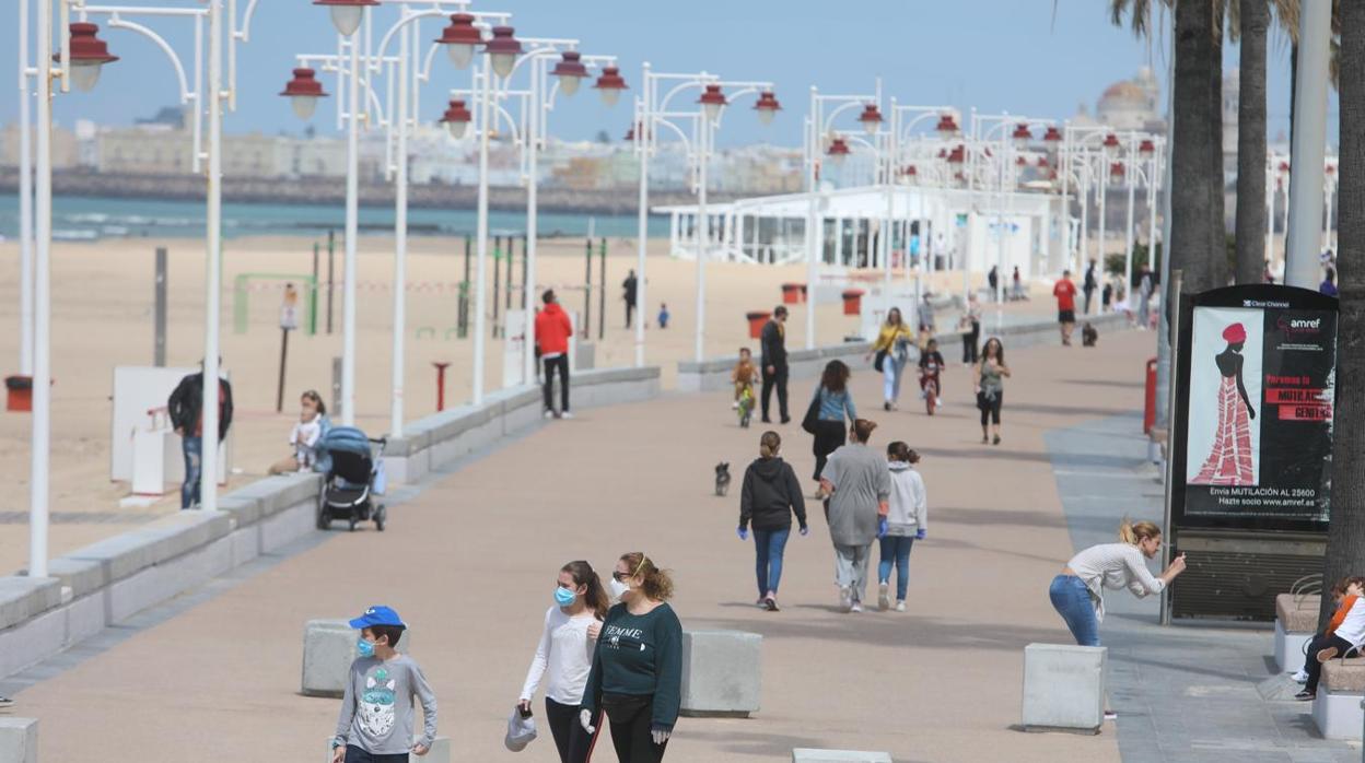 Imagen del Paseo Marítimo de Cádiz el pasado domingo.