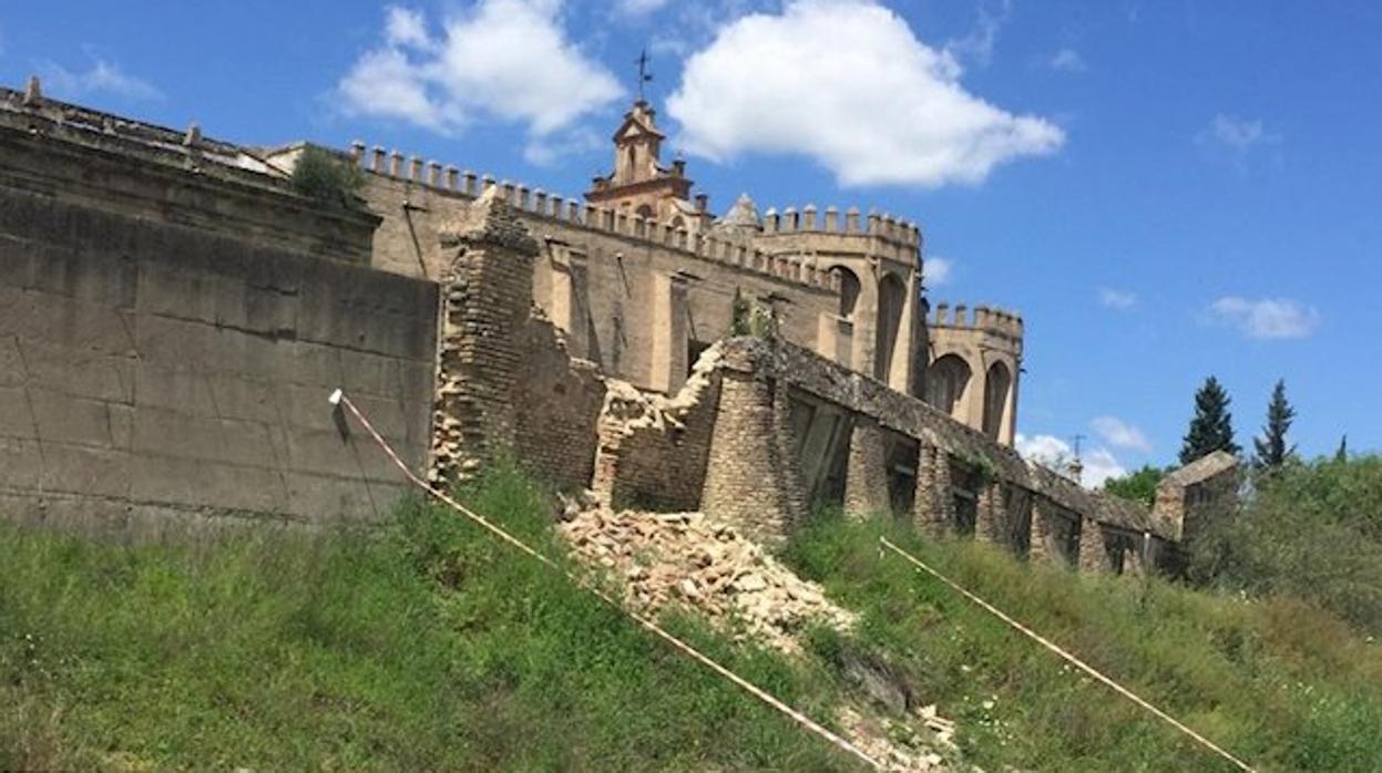 Lienzo del tramo de muro desplomado en el monasterio de San Isidoro del Campo