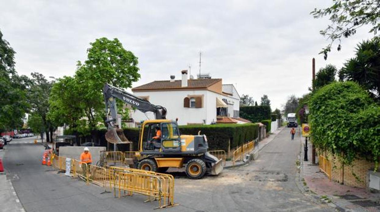 Varios operarios durante una obra en un pueblo de la provincia de Sevilla