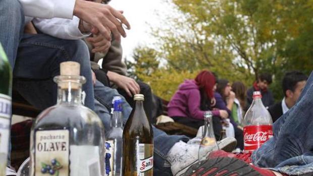 Denunciados 19 jóvenes en Camas por dos botellones durante el primer día de la fase 1 de la desescalada