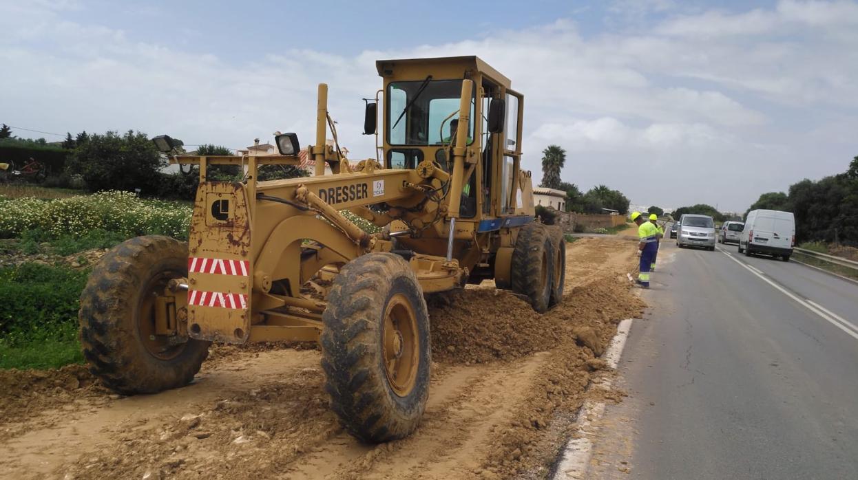 La Junta reanuda las obras de la vía ciclista entre Conil y Los Caños