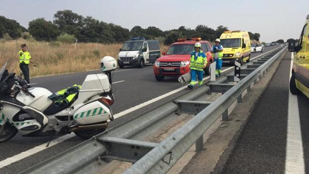 Muere un motorista en un accidente a su paso por El Pedroso, la primera víctima del confinamiento