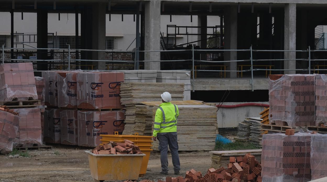 La práctica totalidad de las obras de vivienda han retomado su actividad tras el parón en los peores días del Estado de Alarma