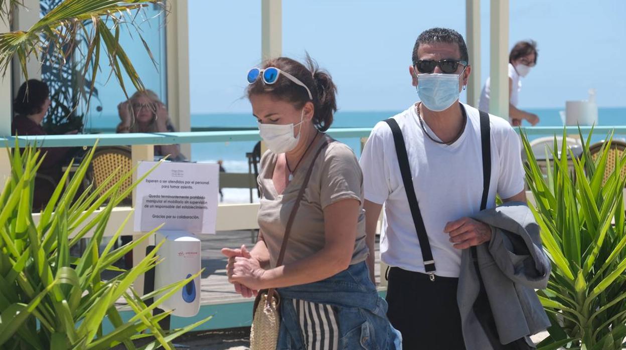 Cádiz llena paseos y terrazas en la «nueva normalidad» de la Fase 1