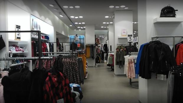 Lefties (Inditex) reabre su tienda en Cádiz con aforo limitado al 30% y acotando su espacio