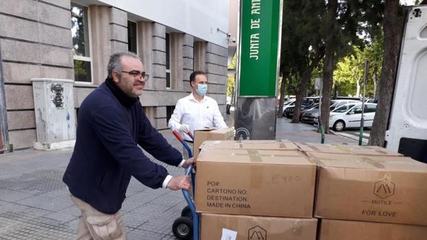 La Diputación de Cádiz donó a la Junta 50.000 mascarillas para el SAS que no eran aptas para el uso sanitario