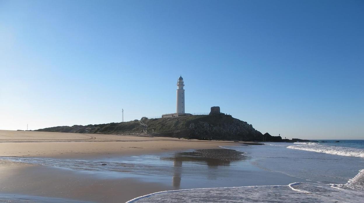 Playa del Faro de Trafalgar, en el término municipal de Barbate, una de las más visitadas en verano.