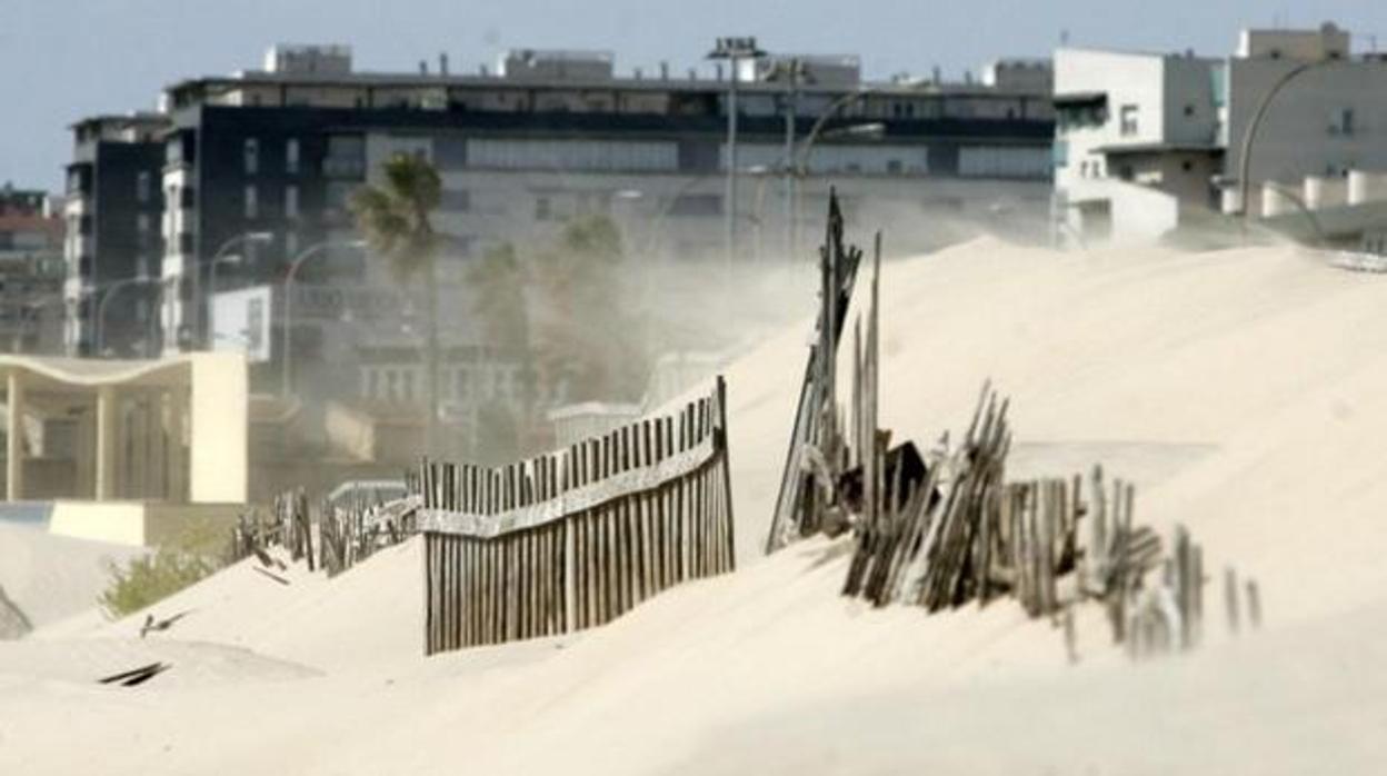 El levante en Cádiz pone a la provincia en alerta máxima