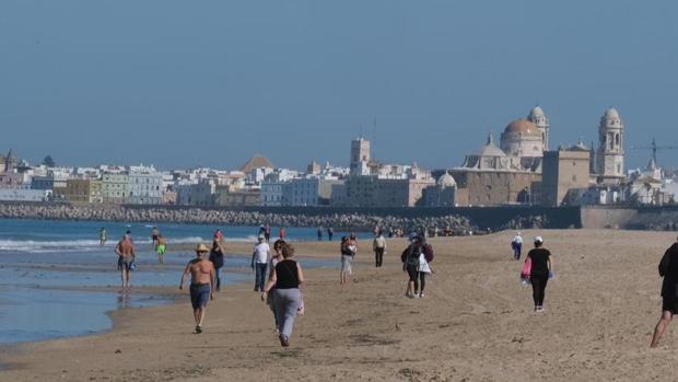 Cádiz contará este verano con 686 vigilantes para las playas de la provincia
