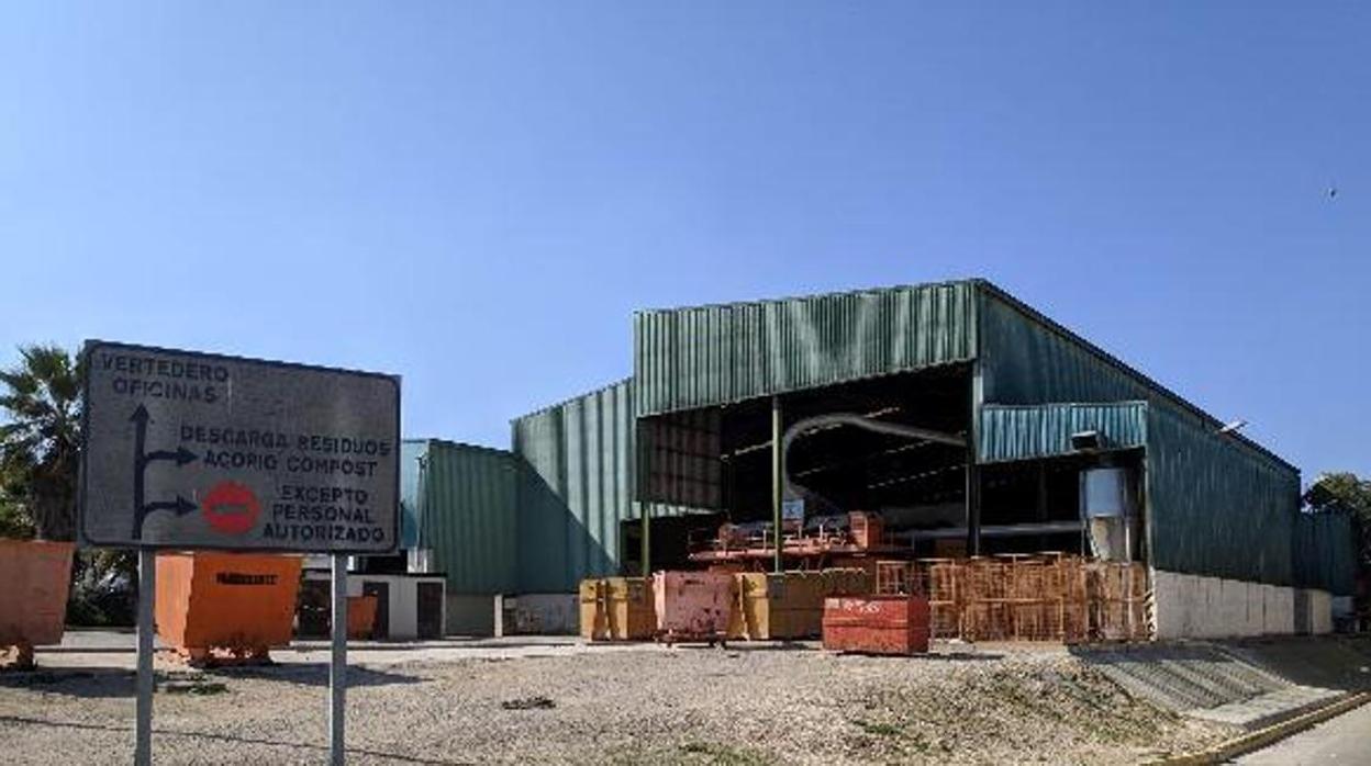 Interior de las instalaciones de la planta de reciclaje del Consorcio de Medio Ambiente Estepa-Sierra Sur