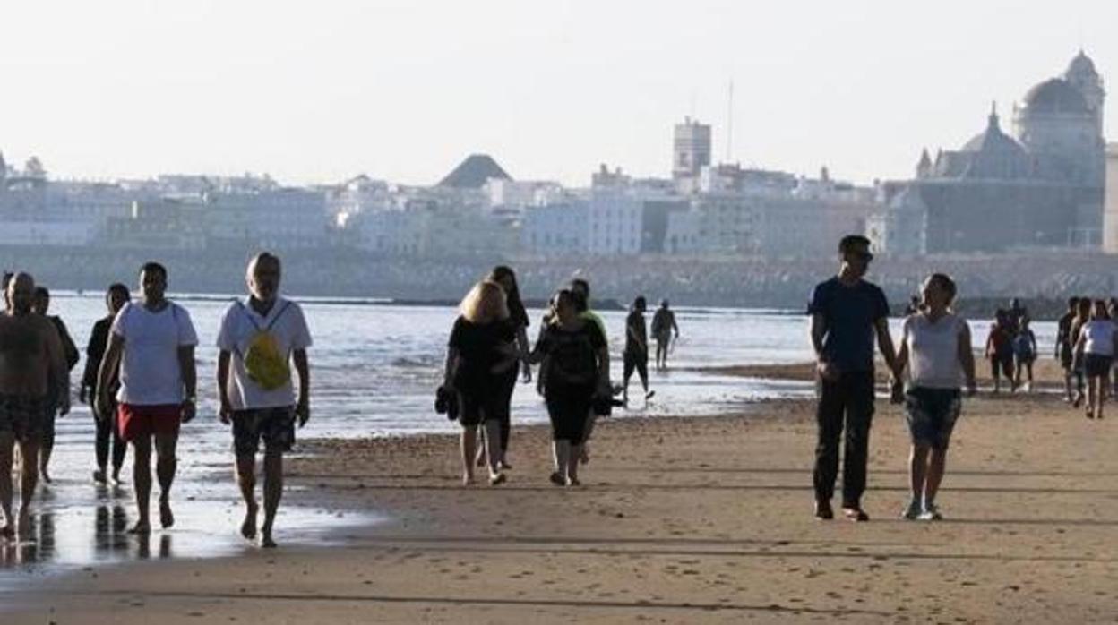 Las playas de Cádiz capital abren al baño este viernes