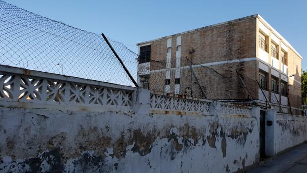 «Salvemos el Padre Franco»: Los antiguos alumnos del colegio y vecinos de San Fernando se movilizan