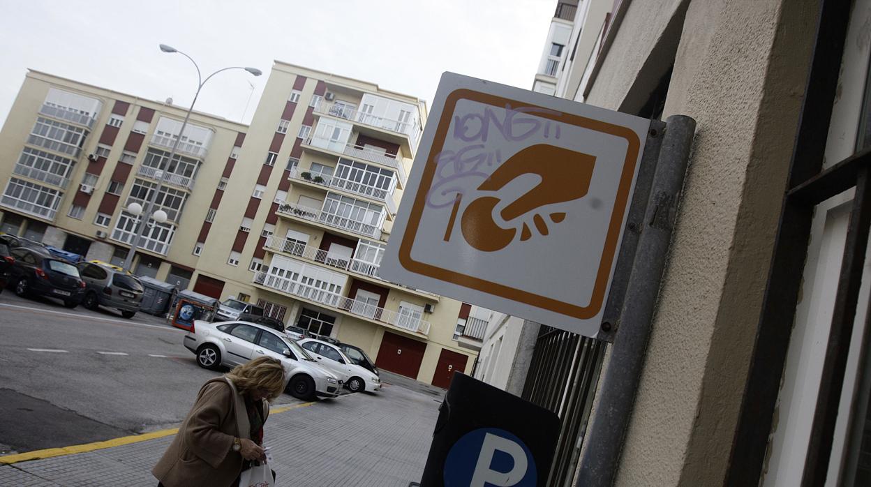 Las zonas azul y naranja volverán a estar vigentes desde este lunes en Cádiz