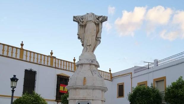 Destruyen a golpes el monumento al Sagrado Corazón de La Roda de Andalucía