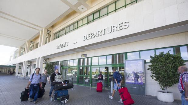 El Aeropuerto de Jerez recupera su horario habitual para la aviación general y las escuelas