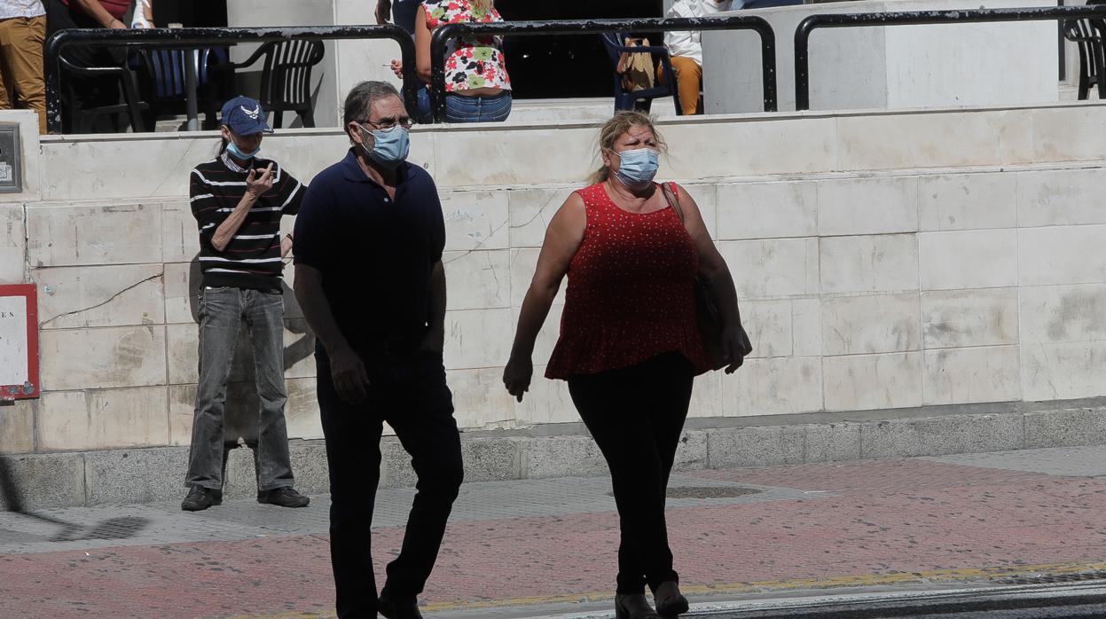 La mascarilla, elemento indispensable en la calle