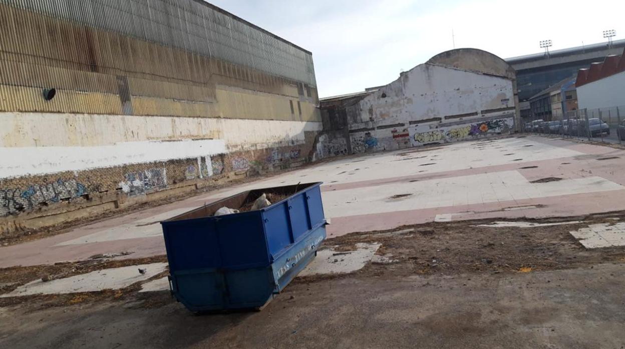 Zona Franca sacó a subasta el antiguo solar de Supercádiz para que fuera gestionado como aparcamiento.