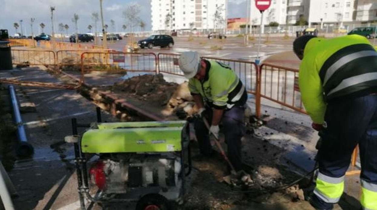 Los operarios retoman los trabajos en las calles de El Puerto.