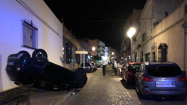 Aparatoso accidente sin víctimas mortales en Chiclana